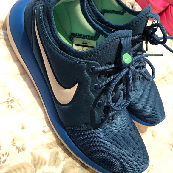 Nike Shoes - Blue roshe 2